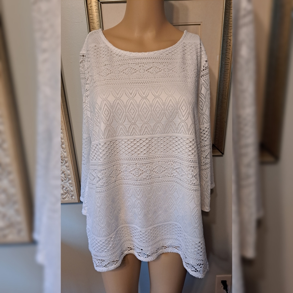 Dana Buchman crochet type top Medium